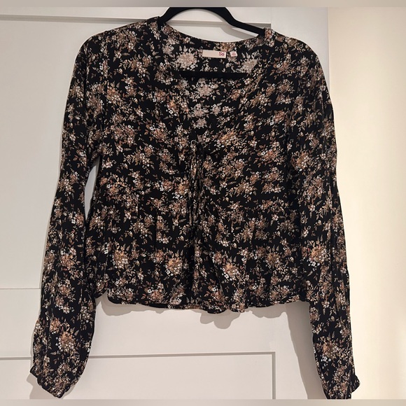 SO blouse in excellent condition. Black floral XS - Picture 1 of 3
